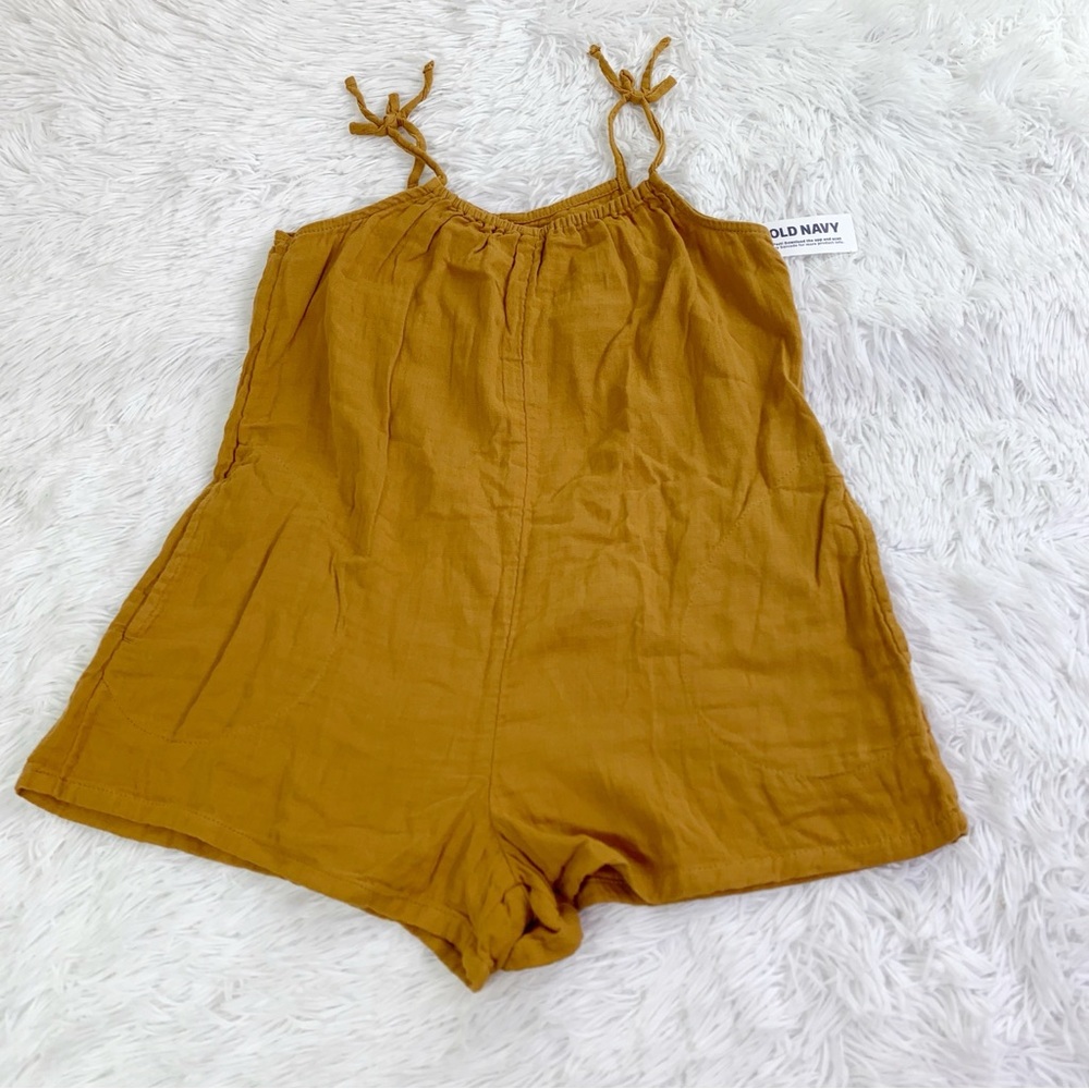 Old Navy girl's  size s(6-7)‎ Mustard yellow Romper